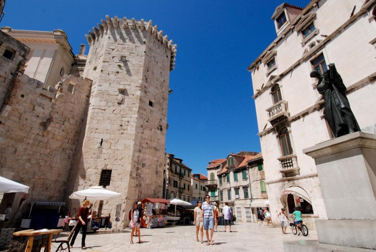 Zenta Split